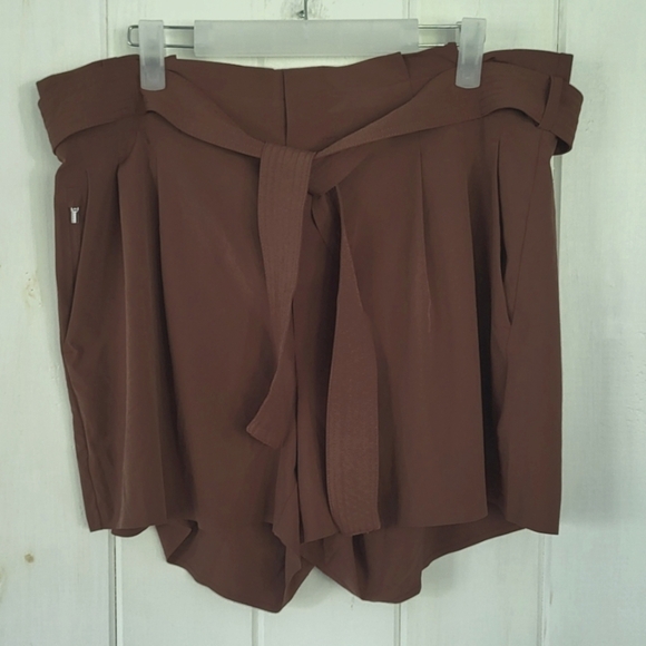 Athleta Skyline II Raisin Pleated Paperbag Shorts - Picture 1 of 6